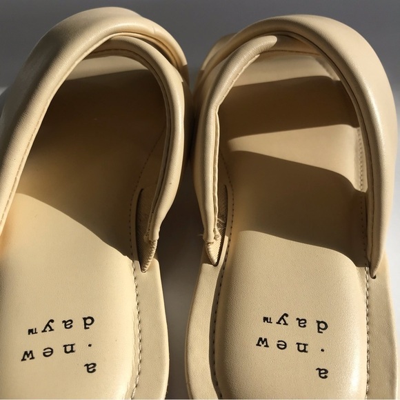A New Day Daisy Crossband Slide Sandals Tan Cream Comfort Size 5.5 - Picture 7 of 17